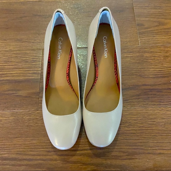 Calvin Klein beige heels size 7 - Picture 1 of 3